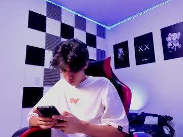 alan_boy01 — 2025-10-17 16:56 alan_boy01 — 2025-10-17 16:56